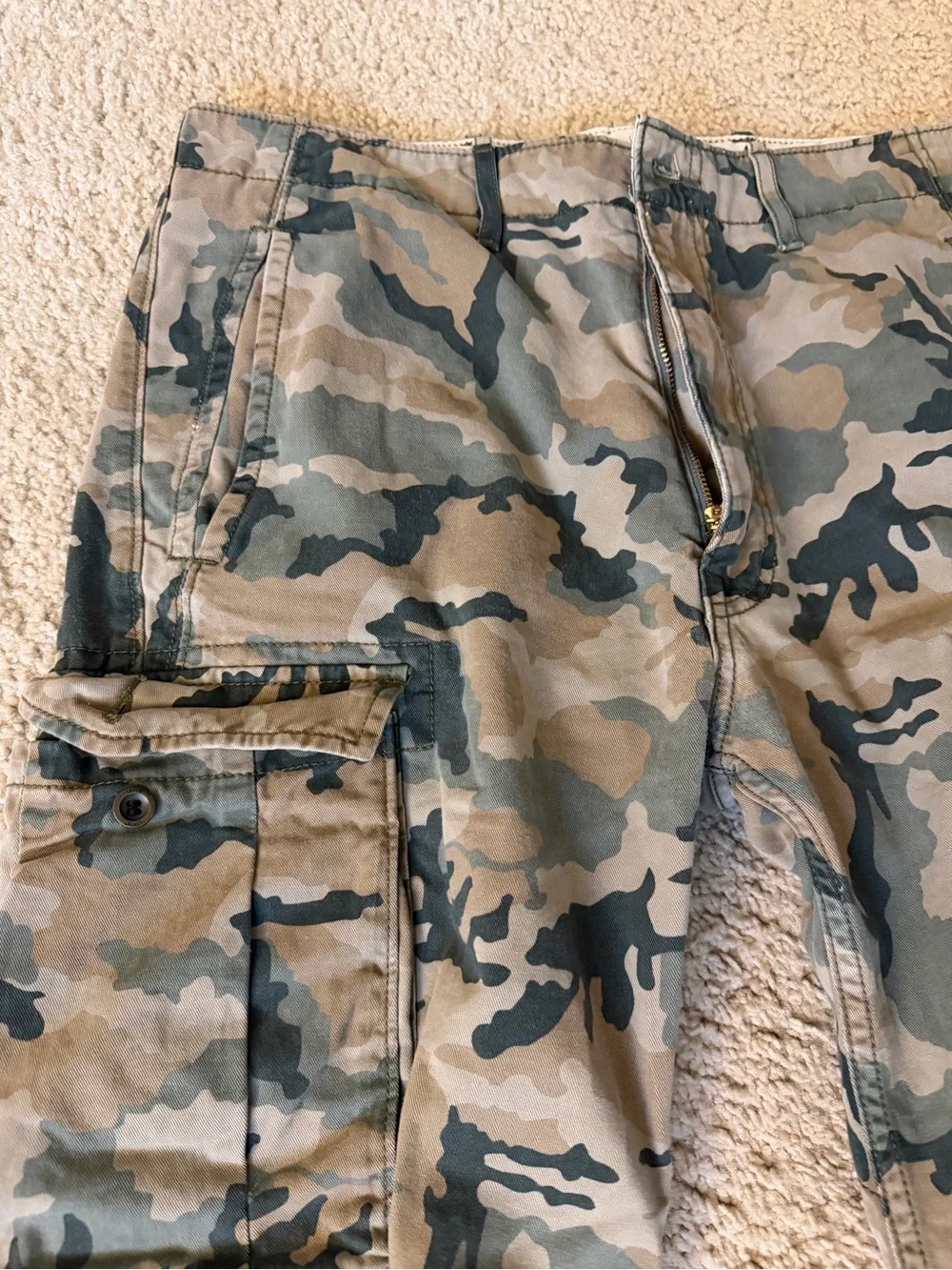 Levi’s Men's Cargo Pants in Green Camo